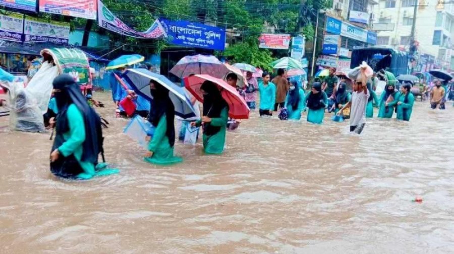 ফেনীতে রেকর্ড বৃষ্টি, ডুবে গেছে শহর